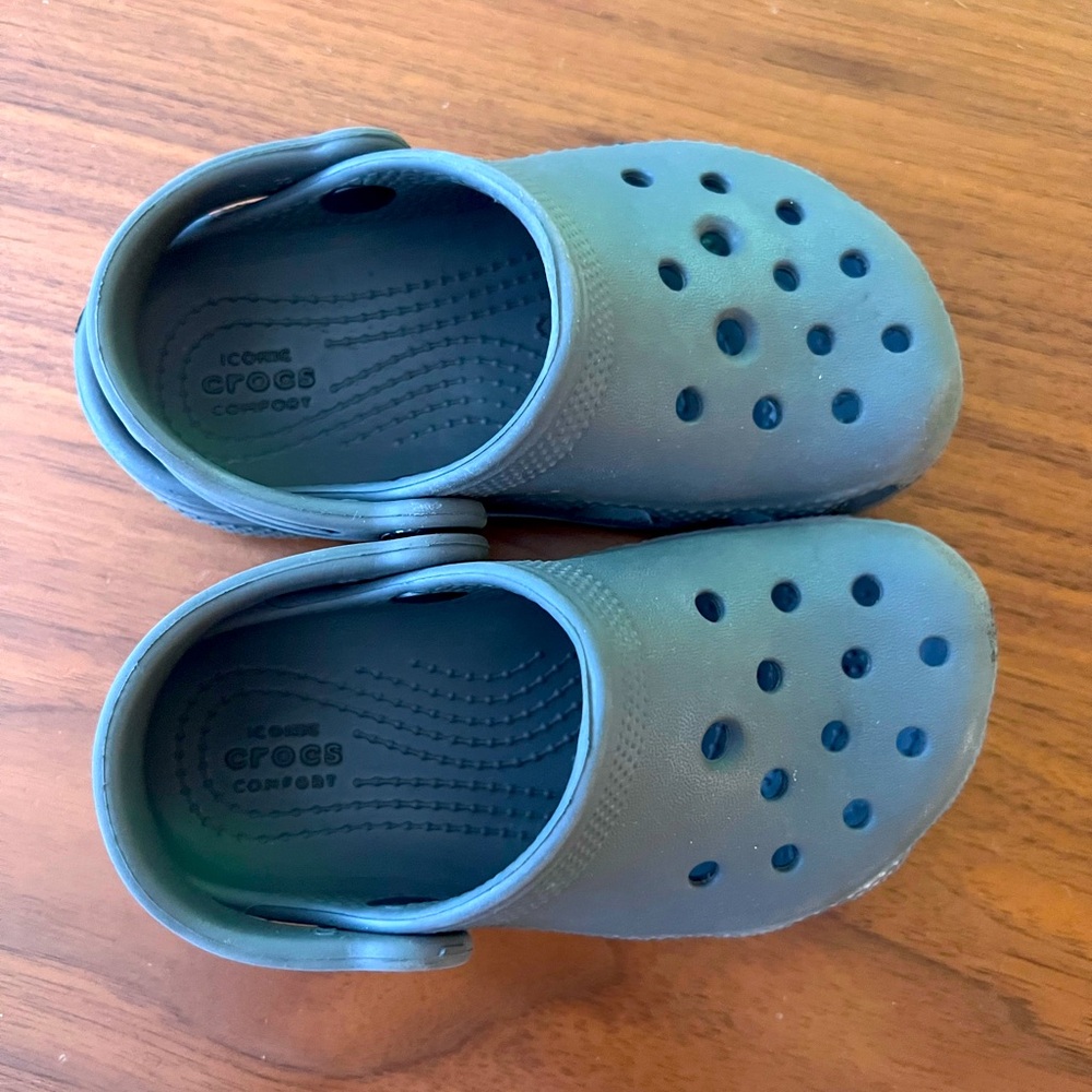Toddler Gray Crocs Size 8
